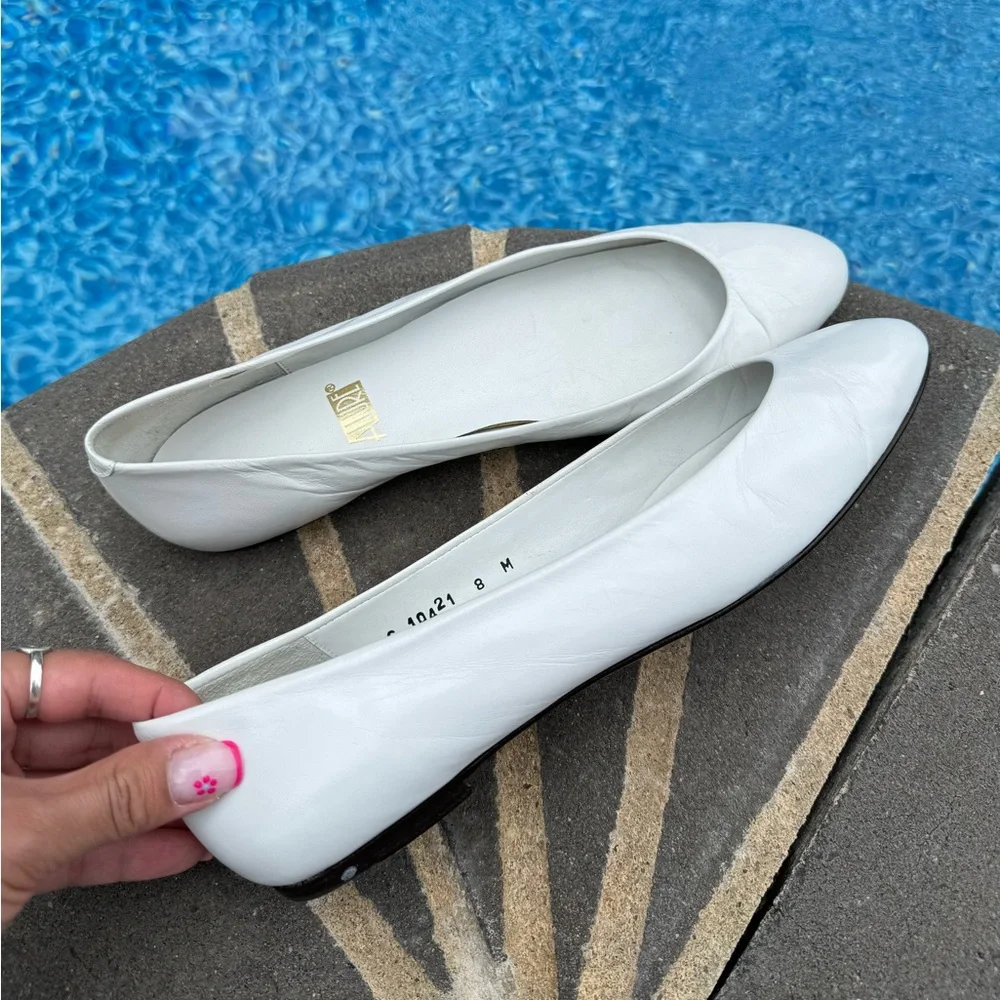 Allure Women’s Flats White Size 8‎